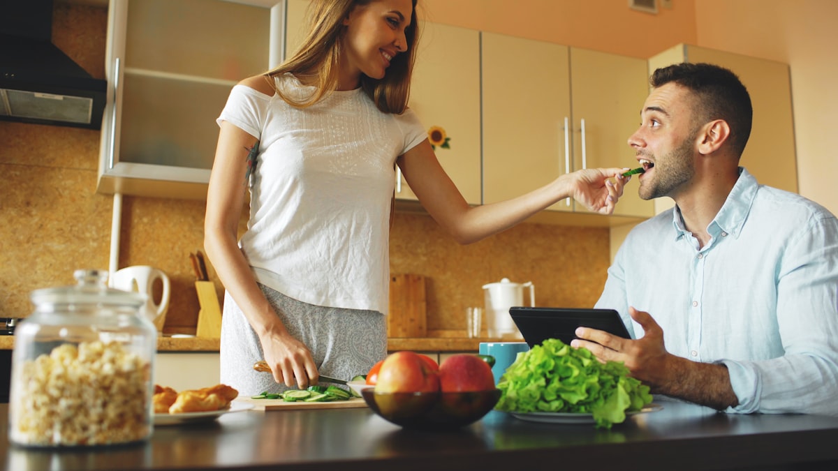 Men's multivitamin supplements with natural ingredients